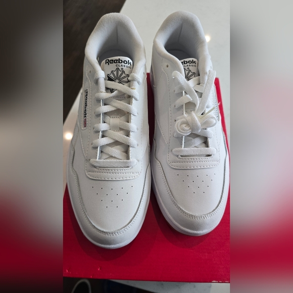 NIB - Reebok Club Classic White Sneakers - 11 - Picture 2 of 5